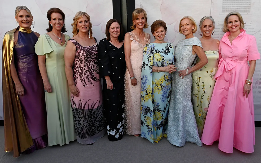 Muna-Swan-Ball-2025 https://munacouture.com/wp-content/uploads/2025/09/Muna-Swan-Ball-2025.jpg